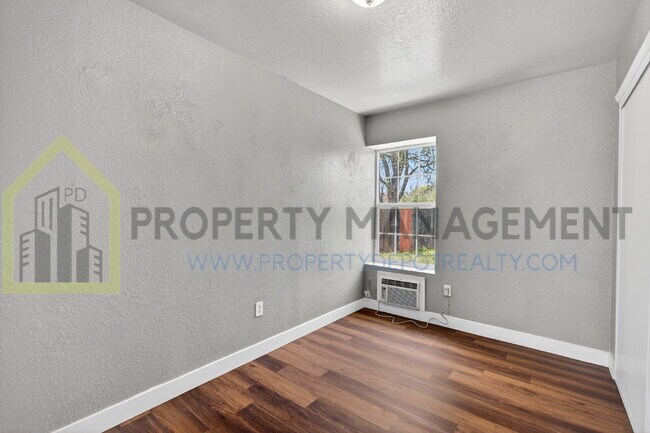 Building Photo - 3647 18th Ave