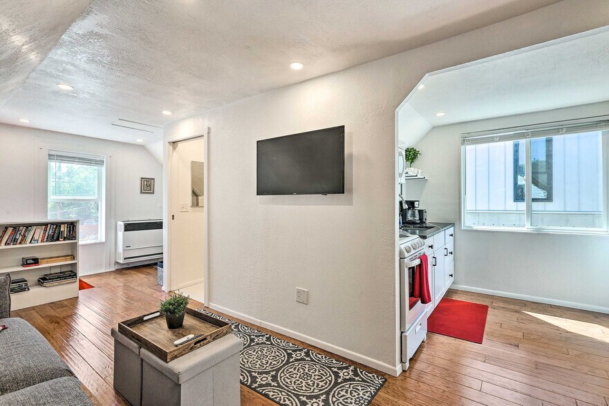 Building Photo - 420 Elati St