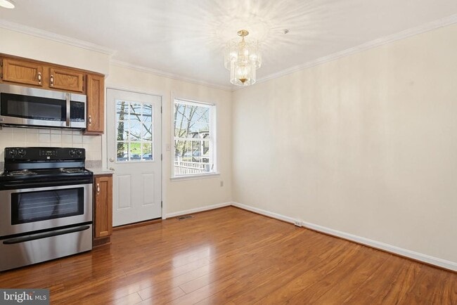 Building Photo - 206 N Towne Ct