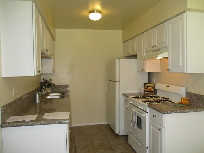Building Photo - 836 E Avenue J12