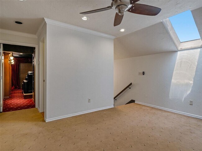 Building Photo - 3025 Pine Ridge Rd