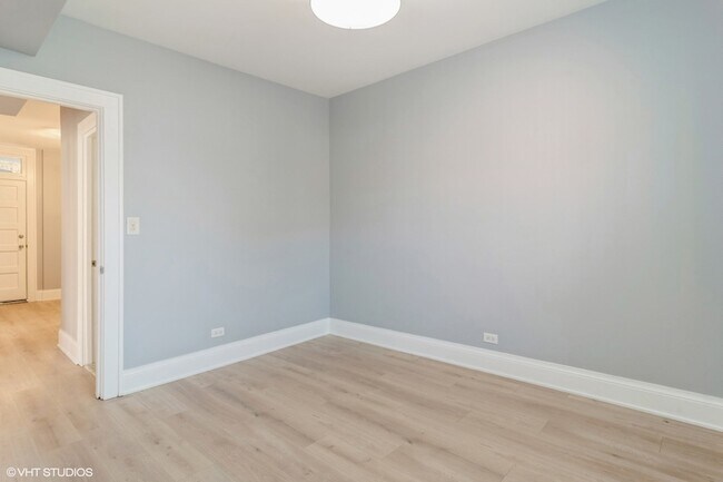 Building Photo - 3603 W Cullom Ave