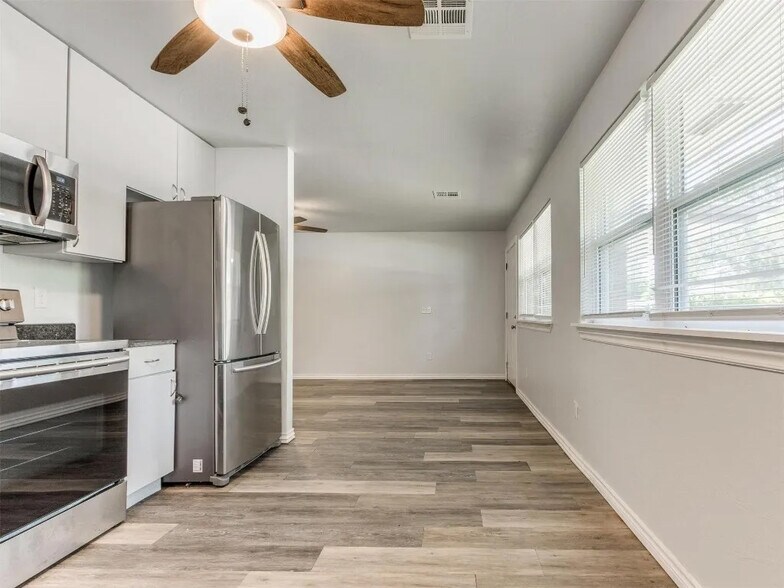 Building Photo - 1528 Avondale Dr