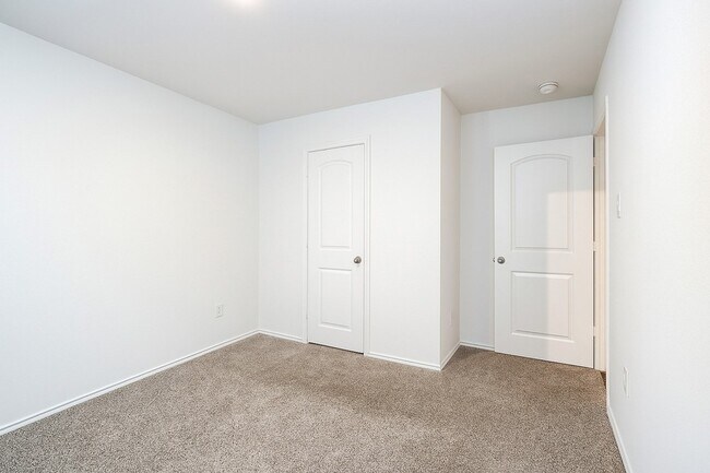 Building Photo - 5611 Simcrest Grove Dr