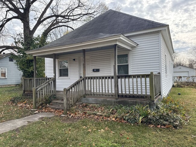 Primary Photo - 2 Bedroom 1 Bath Beautiful Inside! $895