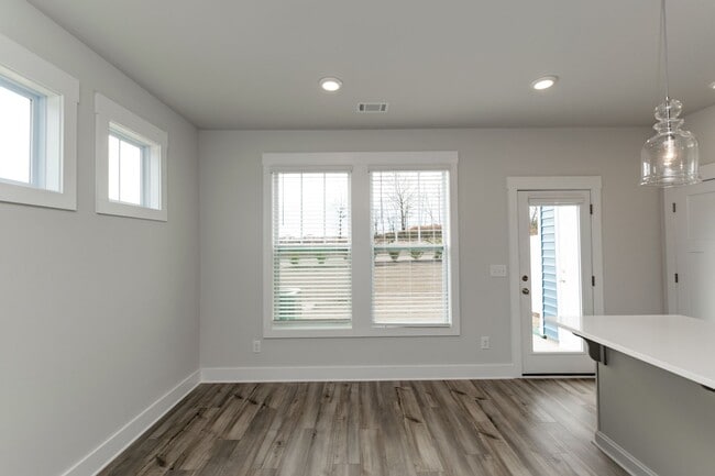 Building Photo - Monte Vista Townhomes