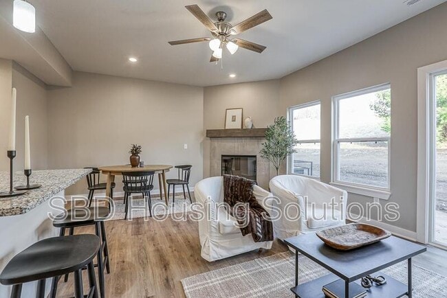 Building Photo - 2909 S Harvard Ave