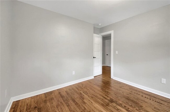 Building Photo - 2692 Rockcliff Rd SE