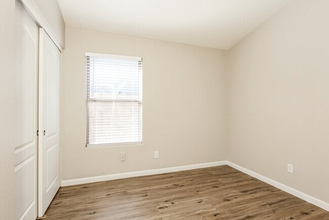 Building Photo - 16766 W Taylor St