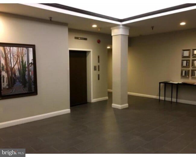 Building Photo - 130 Arch St