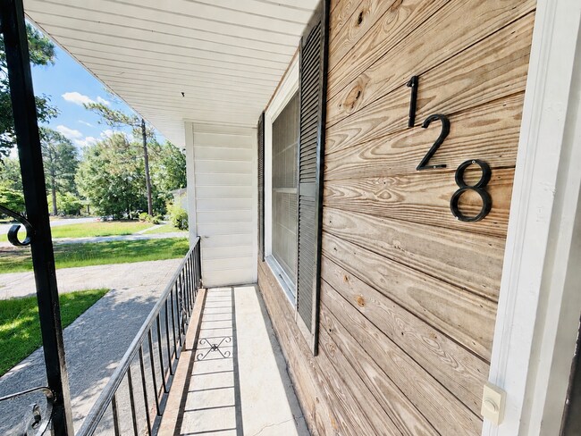Building Photo - 128 S Wrenwood Dr