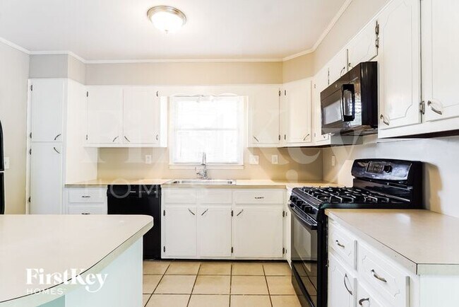 Building Photo - 2204 Lynncrest Ln