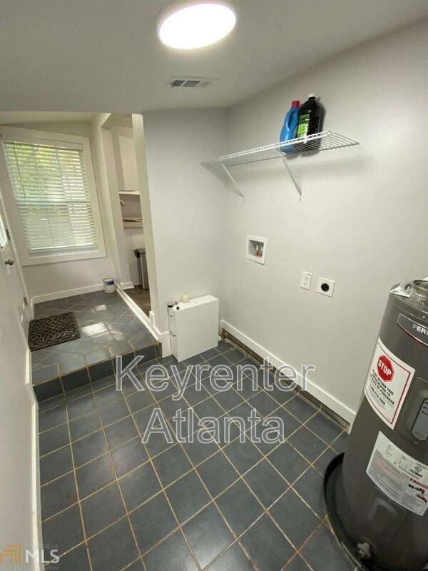 Building Photo - 1127 Dobbs Dr SE