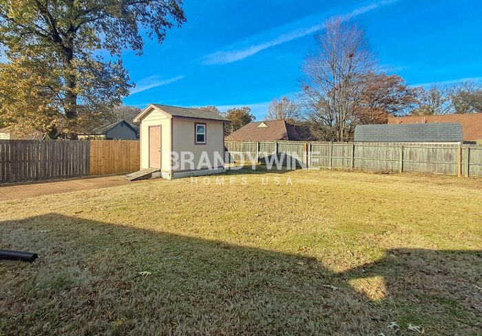 Building Photo - 7120 La Casa Dr
