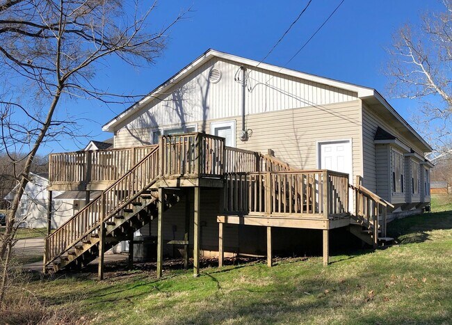 Building Photo - 1420 Choctaw St