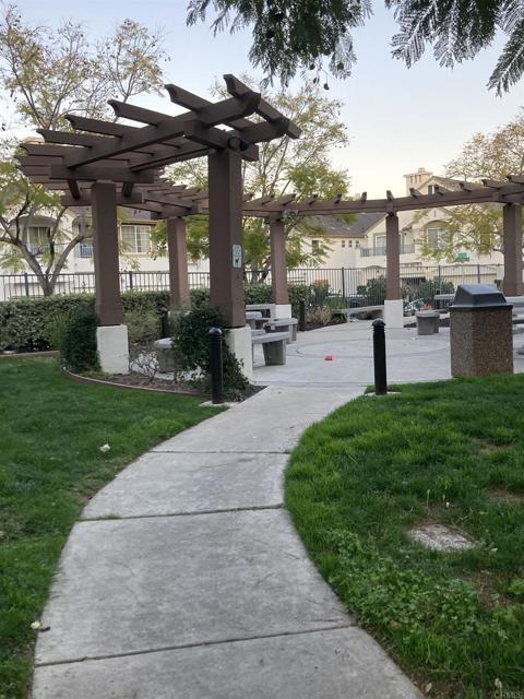 Building Photo - 16941 Meadowlark Ridge Rd