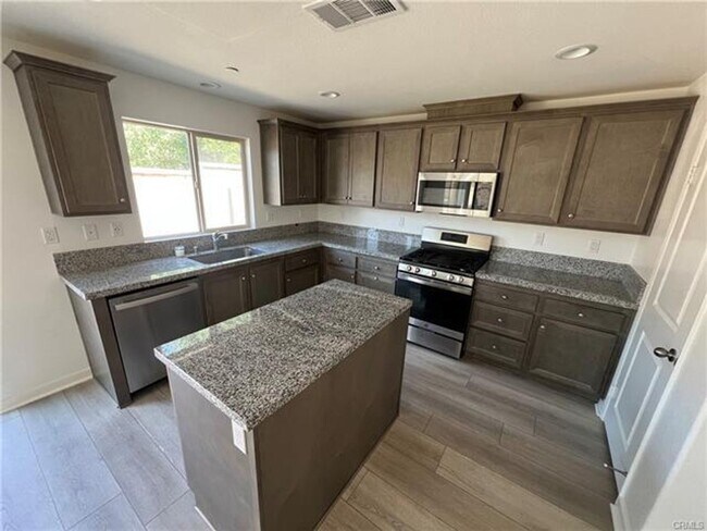 Building Photo - Stunning Canyon Hills Home