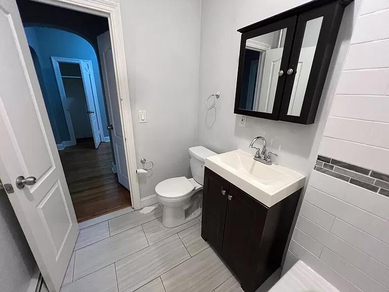 Building Photo - 22 Redwood Ave