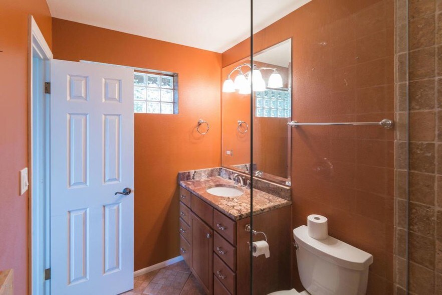 Building Photo - 1113 E Balboa Dr