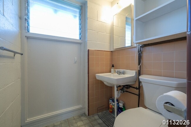 Building Photo - Furnished Alamoana-Kakaako 2nd Floor Unit (Piikoi St)