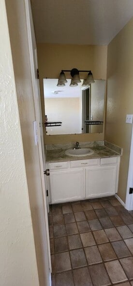 Building Photo - 188 Paris Cir