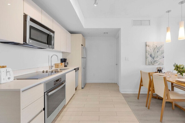 Building Photo - 1180 E Hallandale Beach Blvd