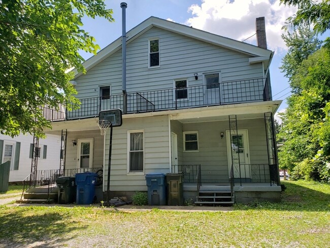 Building Photo - Spacious 2-Story Townhome in the Heart of Amherst