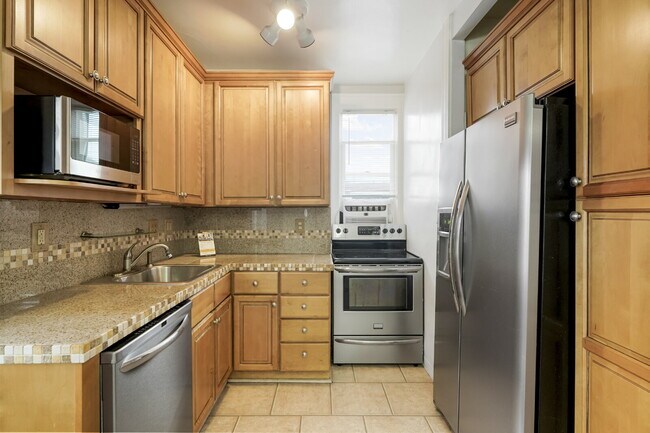 Building Photo - Starter Two Bedroom in Great Neighborhood - Low Deposit