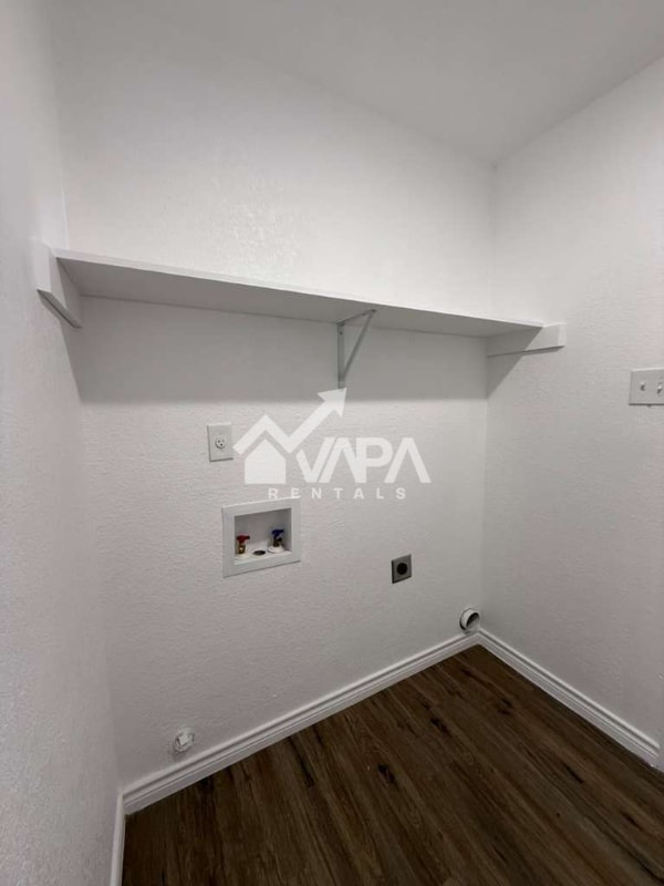 Building Photo - 774 Sawtooth Dr