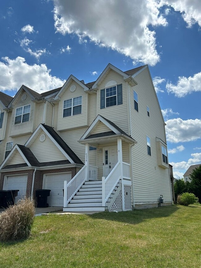 Building Photo - COMING SOON! Townhouse in Dover