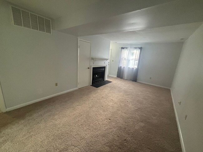 Building Photo - HALF OFF FIRST FULL MONTH'S RENT! Charming...