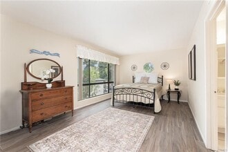 Building Photo - 160 S Seneca Cir