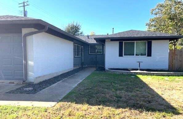 Primary Photo - 1105 Inland Greens