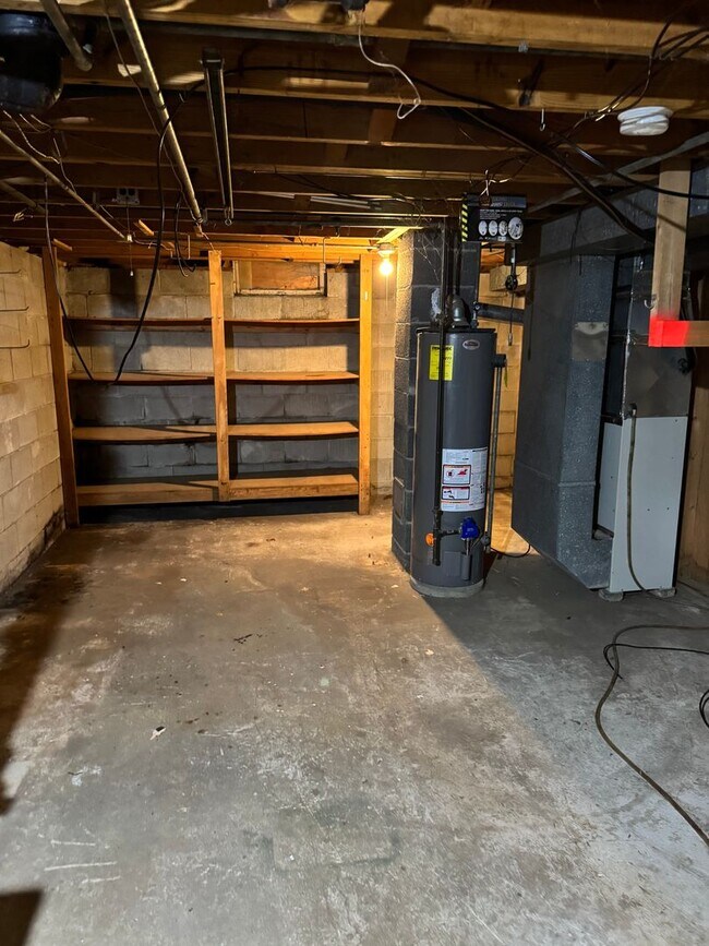 Building Photo - 3-Bedroom Single Family in a great neighborhood - Available October 15!