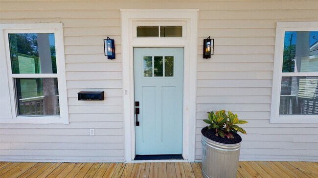 Building Photo - 3808 Avenue L