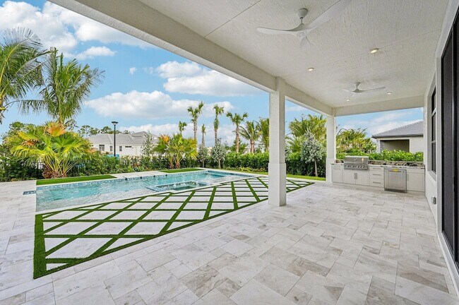 Building Photo - 13621 Le Christine Dr