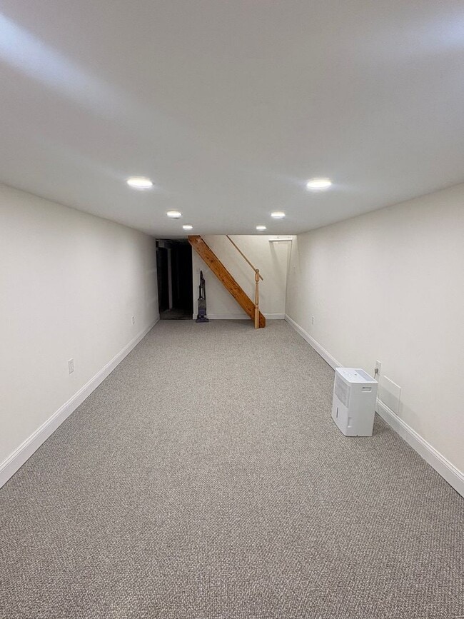 Building Photo - Gorgeous Hampden 2bd/2ba w/ Fin Bsmt, W/D, A/C and more! Available now