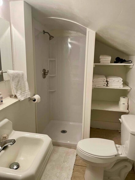 Building Photo - 135 Gilbert Ct