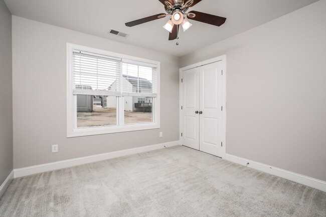 Building Photo - 190 Grey Hawk Dr