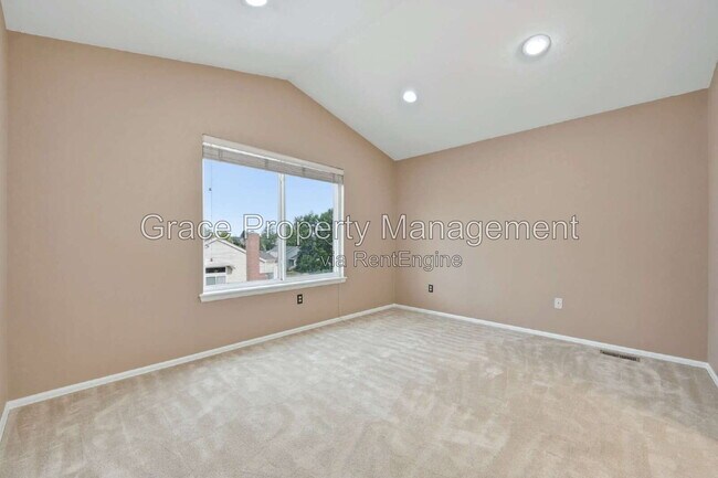 Building Photo - 9024 Bear Mountain Dr
