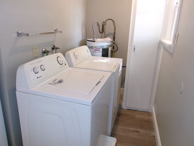 Building Photo - Newly Remodeled 2 Bedroom 1 Bath Home in S...