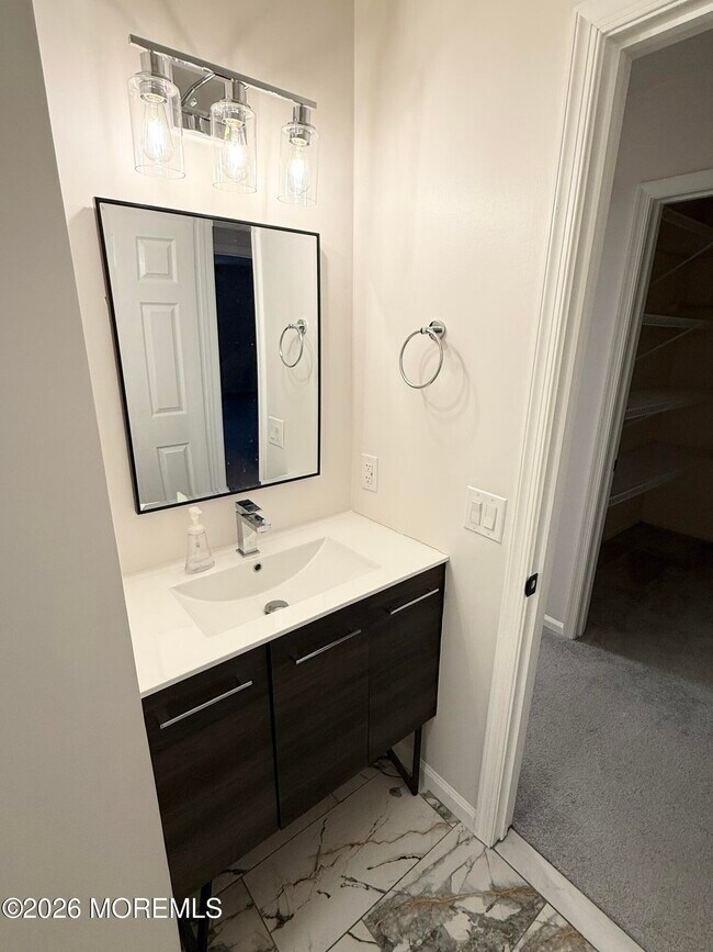 Building Photo - 41 Weller Pl