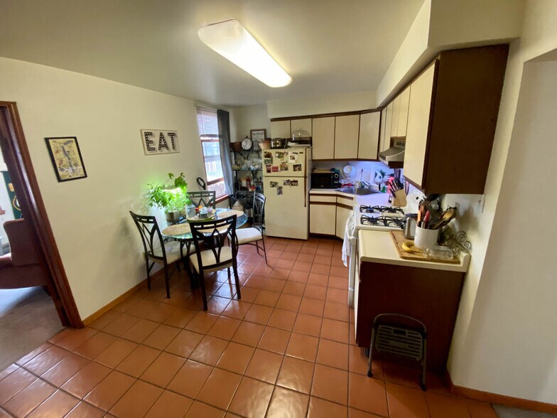 Kitchen - 5517 Claybourne St