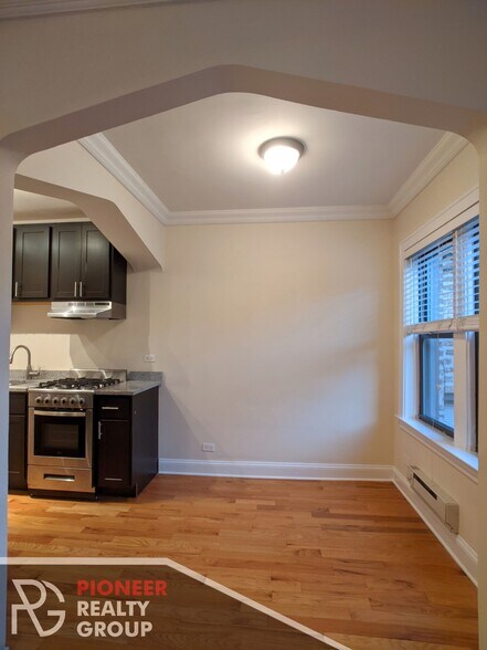 Building Photo - 4616 N Paulina St