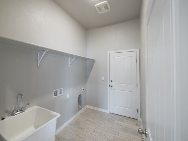 Building Photo - 905 Gulf Streams Ave