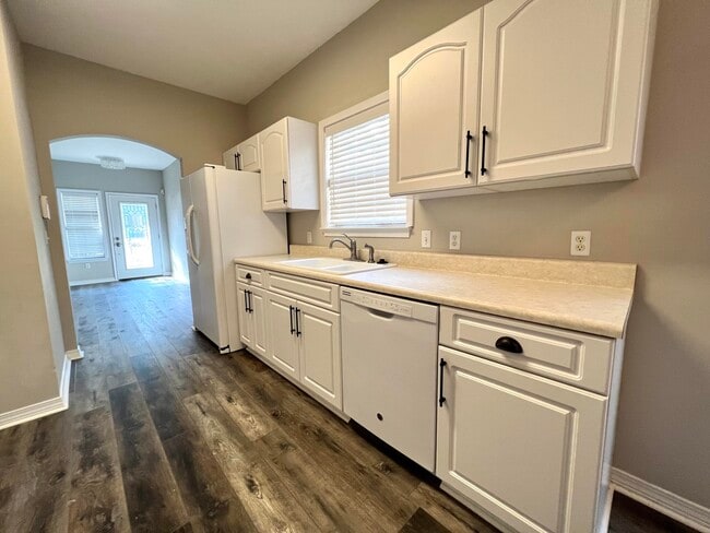 Building Photo - 1311 Treasure Cove