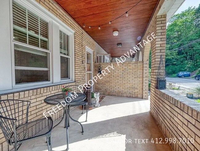 Building Photo - 228 Lavina Ave