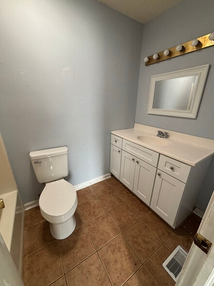 Building Photo - 755 Burcale Rd