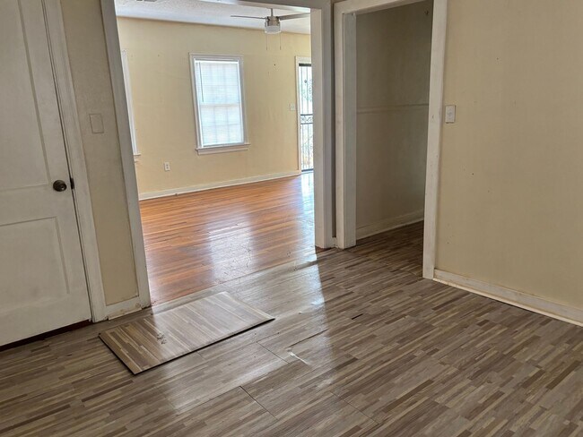 Building Photo - 4661 Londonderry Dr