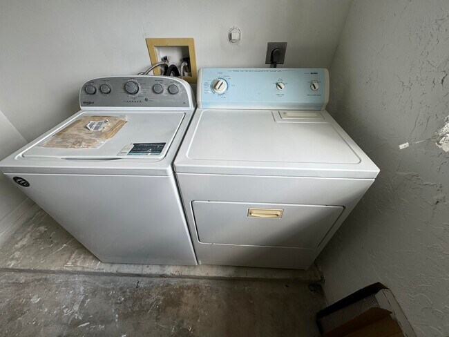 Building Photo - 6603 Overland Dr